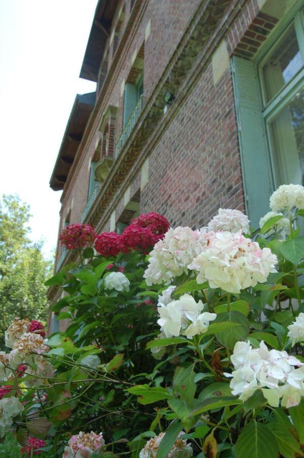 Le Manoir Du Menillet Bed & Breakfast Bornel Exterior photo